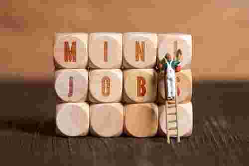 Foto: Holzwürfel mit Aufschrift Miniob